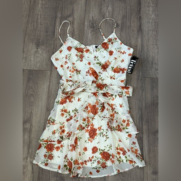 Trixxi Floral Dress with Ruffle Hem Size Large NWT - Picture 1 of 5